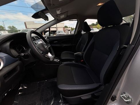 Used 2025 Nissan Versa SV FWD image 26