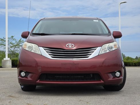 Used 2013 Toyota Sienna XLE FWD image 11