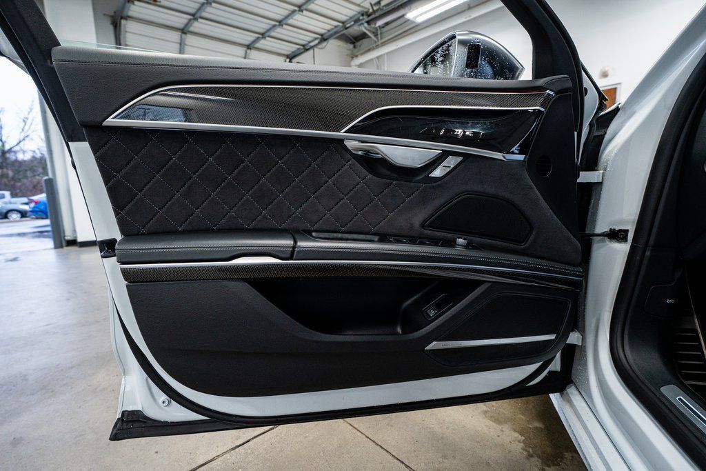 Used 2023 Audi S8 AWD/4WD image 28