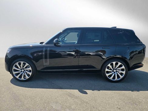 New 2025 Land Rover Range Rover SE AWD/4WD image 3