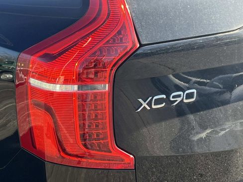 Used 2023 Volvo XC90 B6 Plus image 10