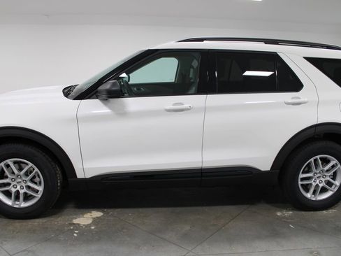 New 2026 Ford Explorer Active RWD image 5