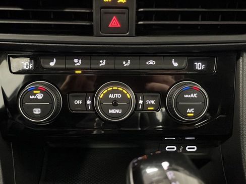 Used 2024 Volkswagen Jetta SE w/ Panoramic Sunroof Package FWD image 18