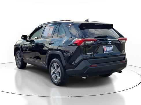 Used 2022 Toyota RAV4 LE AWD/4WD image 3