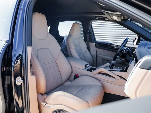Certified 2023 Porsche Cayenne image 28
