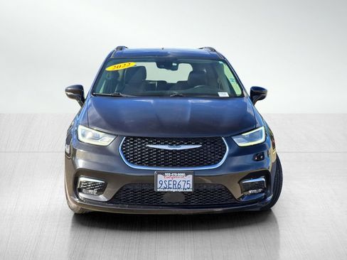 Used 2022 Chrysler Pacifica Touring-L FWD image 2