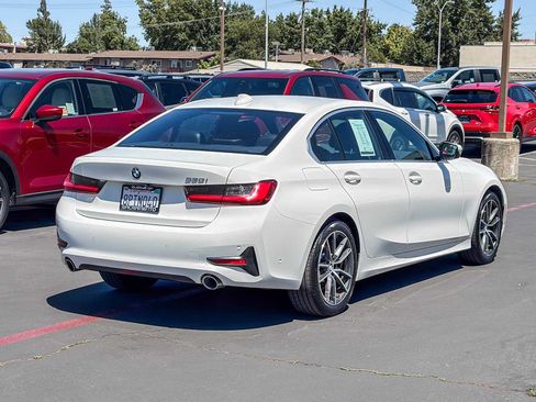 Used 2020 BMW 330i Sedan w/ Premium Package RWD image 4