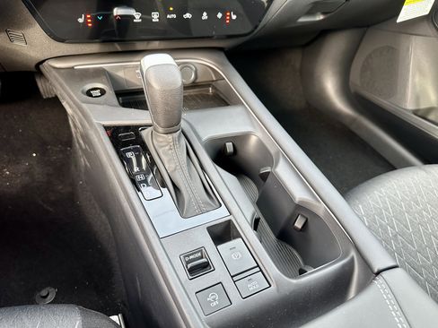 New 2026 Nissan Sentra SV w/ SV Convenience Package FWD image 32