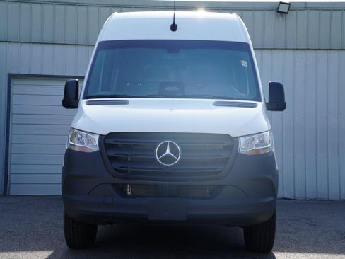 Used 2025 Mercedes-Benz Sprinter 2500 image 3