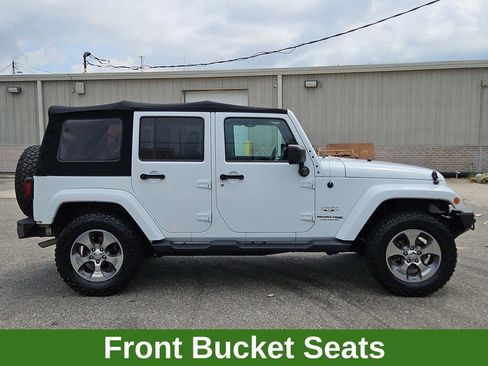 Used 2018 Jeep Wrangler Unlimited Sahara w/ Connectivity Group image 8