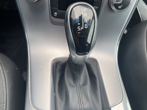 Used 2017 Volvo S60 T5 Dynamic image 17