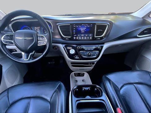 Used 2017 Chrysler Pacifica Touring-L FWD image 15