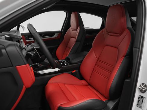 Certified 2026 Porsche Cayenne S AWD/4WD image 5