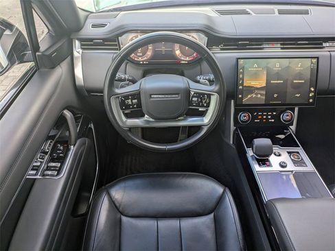Used 2023 Land Rover Range Rover SE image 18