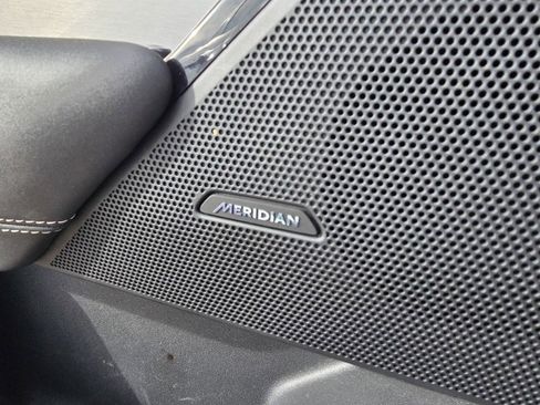 Used 2022 Land Rover Range Rover Velar R-Dynamic S image 18