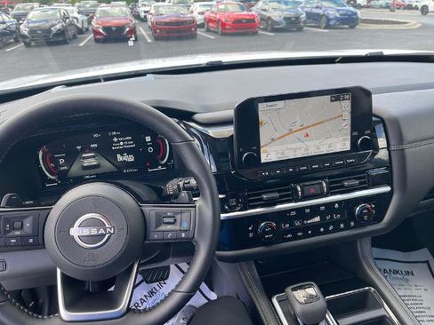 Certified 2025 Nissan Pathfinder Platinum AWD/4WD image 16