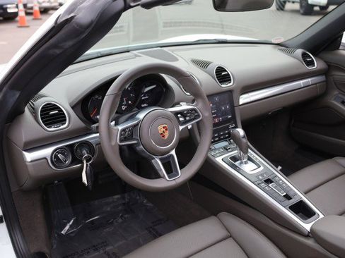 Used 2019 Porsche 718 Boxster image 25