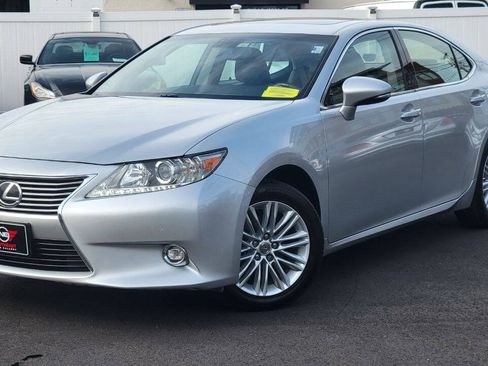 Used 2014 Lexus ES 350 w/ Luxury Package FWD image 2