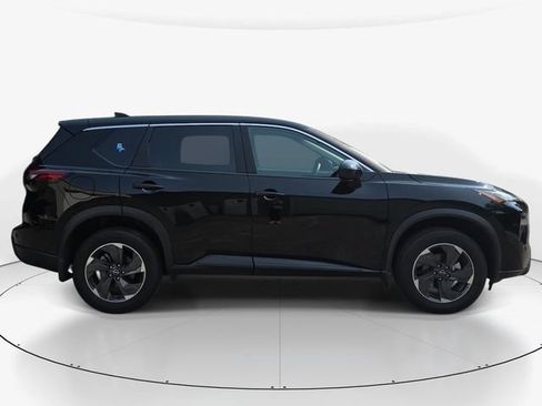 Used 2026 Nissan Rogue SV FWD image 4