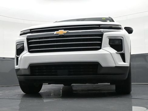 Used 2024 Chevrolet Traverse LT image 31
