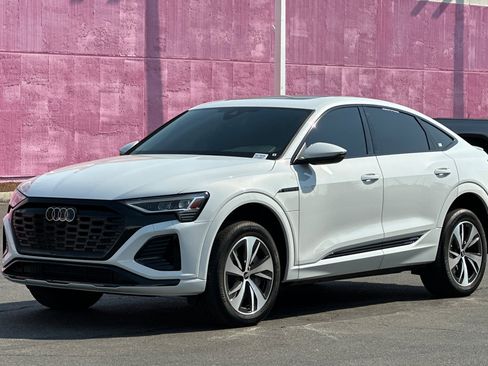 Used 2024 Audi Q8 e-tron Premium image 8
