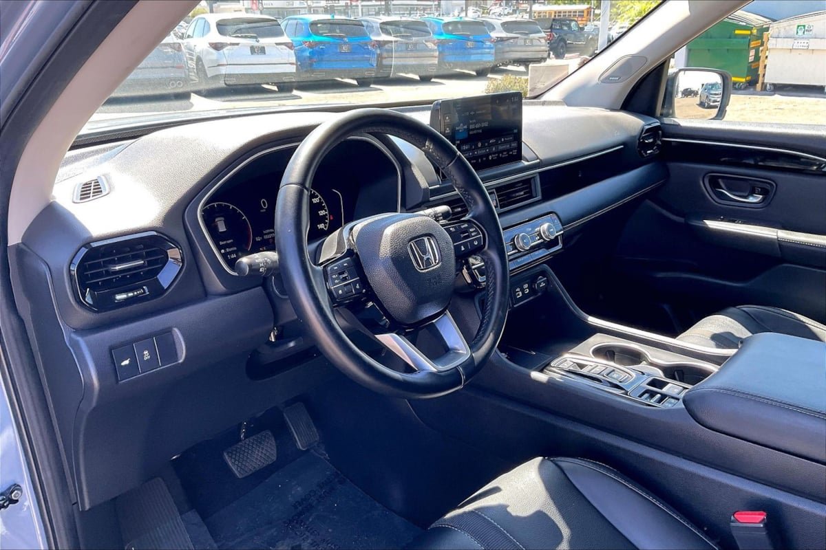 Used 2023 Honda Pilot Touring image 12
