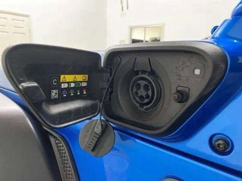 Used 2024 Jeep Wrangler Unlimited image 13