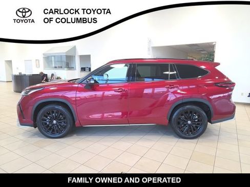 Used 2025 Toyota Highlander XSE AWD/4WD image 3