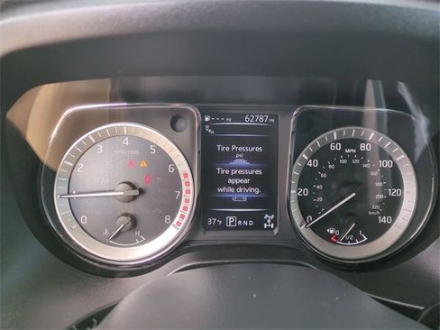 Used 2017 Nissan Titan SL image 12