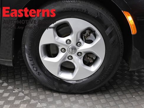 Used 2017 Chrysler Pacifica LX w/ Tire & Wheel Group FWD image 30