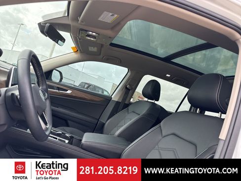 Used 2025 Volkswagen Atlas SE image 15