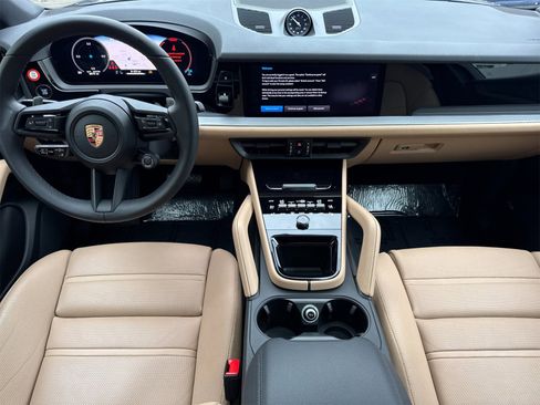 Used 2025 Porsche Cayenne Coupe image 6