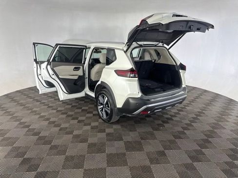 Certified 2022 Nissan Rogue SL w/ SL Premium Package AWD/4WD image 16