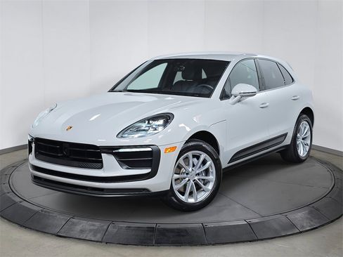 Used 2025 Porsche Macan image 1