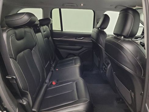 Used 2023 Jeep Grand Cherokee Limited image 19