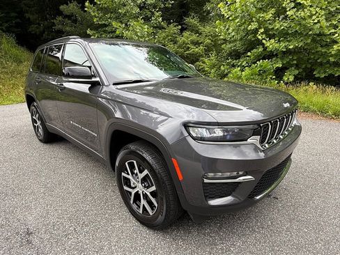 Used 2024 Jeep Grand Cherokee Limited AWD/4WD image 4