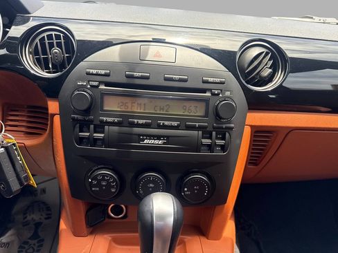 Used 2006 MAZDA MX-5 Miata Grand Touring w/ Appearance Pkg RWD image 30