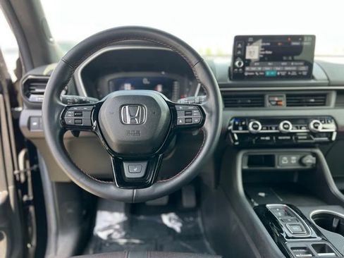 Used 2025 Honda Pilot Black Edition image 13