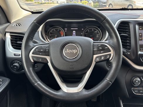 Used 2016 Jeep Cherokee Trailhawk w/ Comfort/Convenience Group AWD/4WD image 17