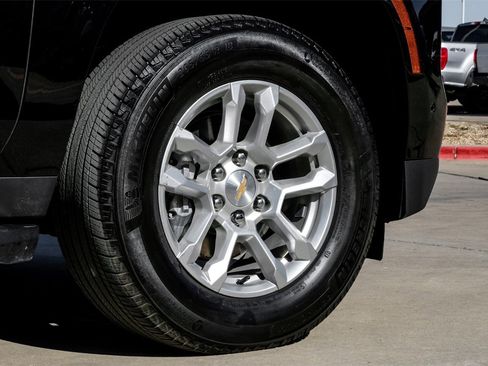 Used 2025 Chevrolet Suburban LS image 59