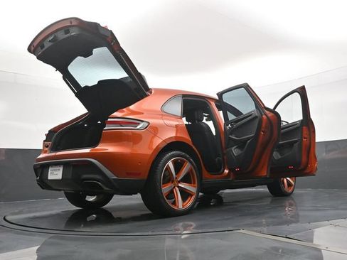 Certified 2023 Porsche Macan AWD/4WD image 26