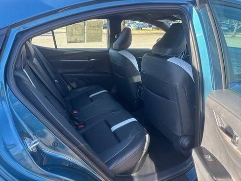 Used 2025 Toyota Camry SE image 18