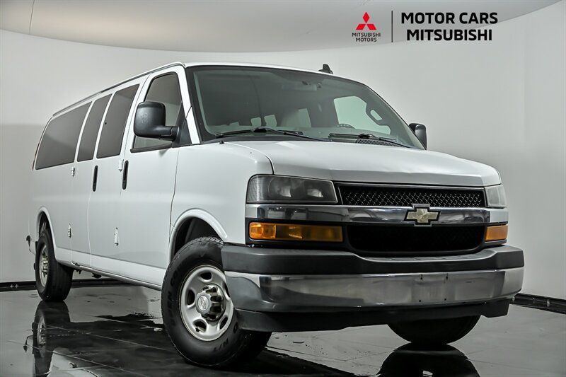 Used 2017 Chevrolet Express 3500 LT w/ LT Preferred Equipment Group RWD image 1