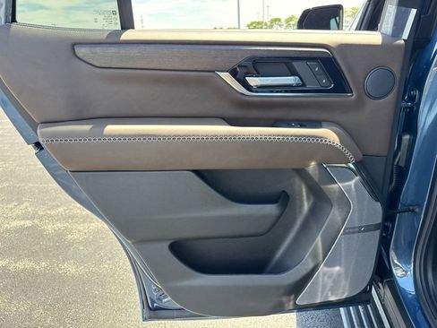 New 2026 GMC Yukon Denali Ultimate AWD/4WD image 32