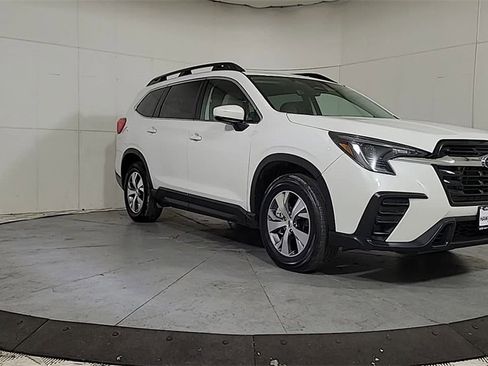 Used 2024 Subaru Ascent Premium w/ Convenience Package image 2