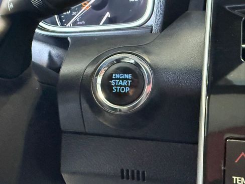 Certified 2019 Toyota Avalon XSE w/ Preferred Accessory Package image 31