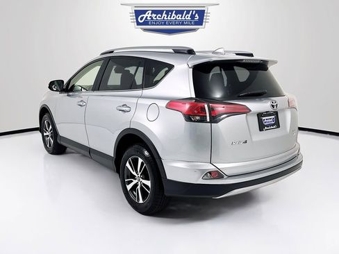 Used 2018 Toyota RAV4 XLE AWD/4WD image 6