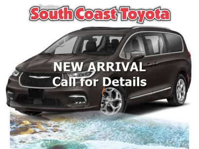 Used 2022 Chrysler Pacifica Touring-L w/ Uconnect Theater Family Group