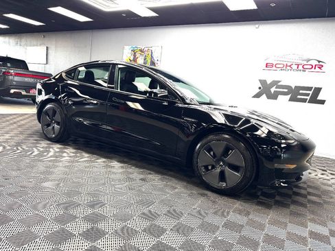 Used 2021 Tesla Model 3 Standard Range Plus image 1