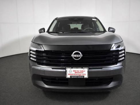 Used 2025 Nissan Kicks SV AWD/4WD image 2